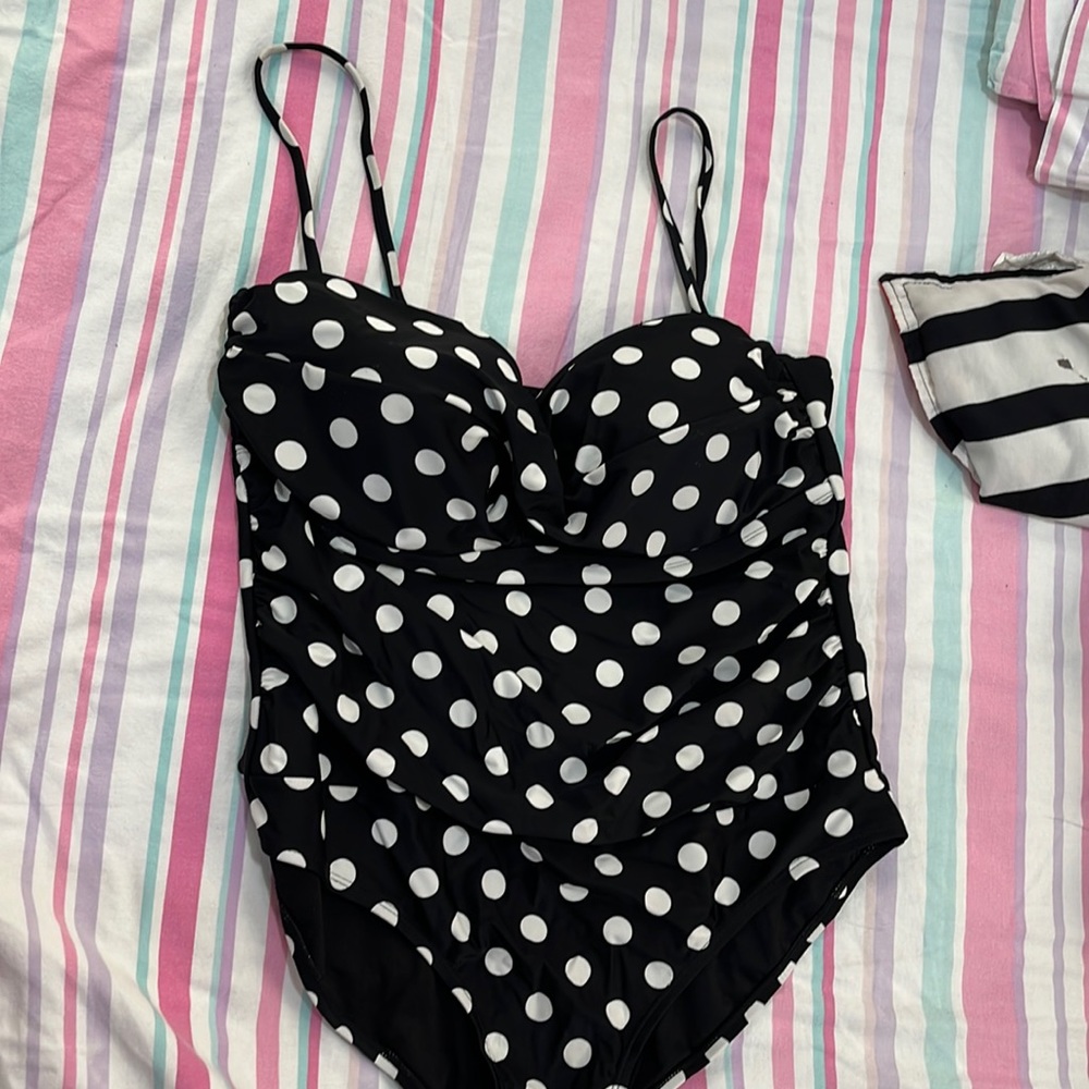 Black and white bathing suit from Catalina size 16-18 ( Xl )